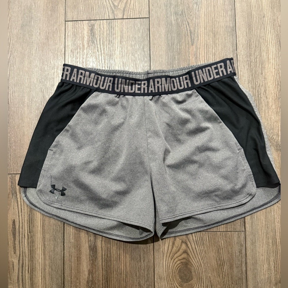 Under Armour HeatGear Women’s Athletic Shorts Medium Gray Black Loose Fit